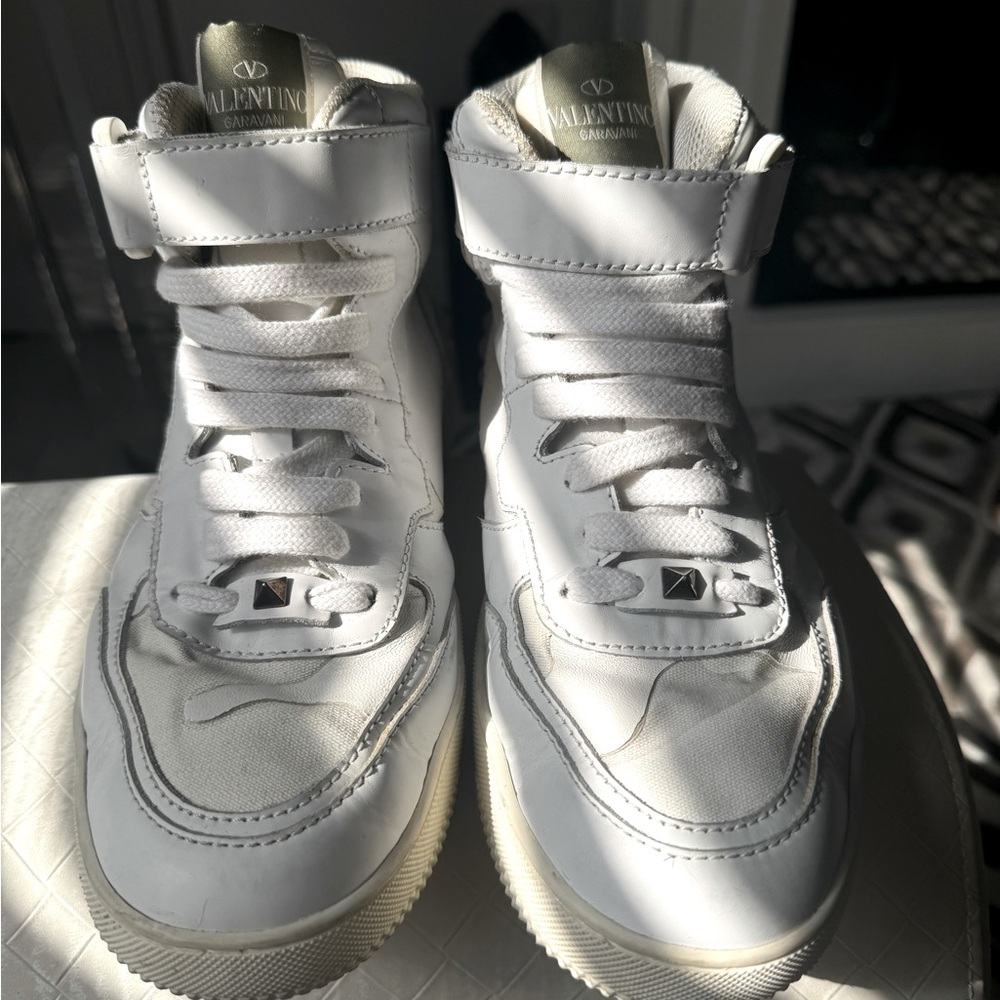 valentino garavani vltn hightop sneakers.